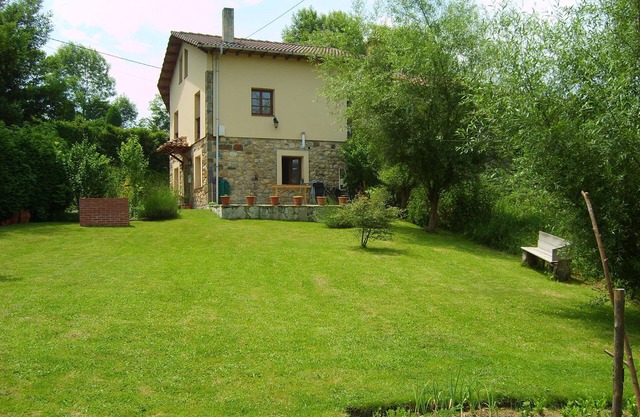 Maison typique des Asturies pouvant accueillir jusqu'à 6 personnes et plus avec jardin privé
