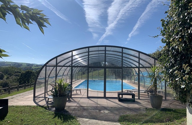 Villa basque typique , piscine couverte, au calme avec vue imprenable