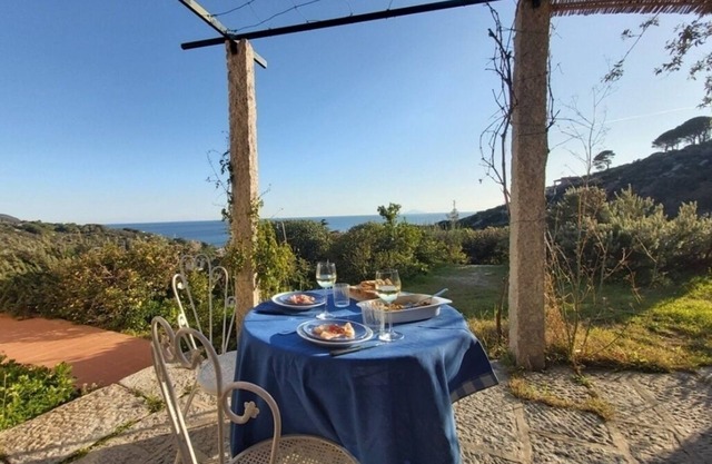 Maison typique d'Elban avec vue sur la mer