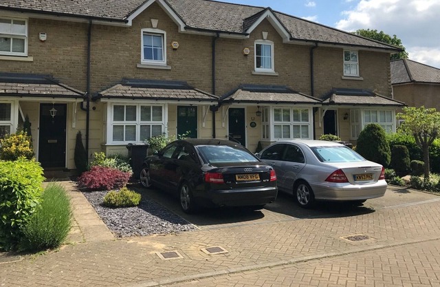 Maison anglaise typique avec jardin privé ensoleillé proche du centre de Londres
