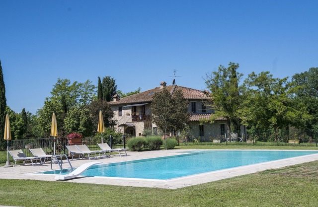 MAISON DE FERME TYPIQUE AVEC PISCINE DANS Chianti près de Sienne, Florence ..