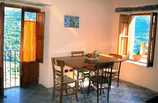 Maison typique dans le centre historique de Calabrese, Culture, Mer, Montagnes, Histoire