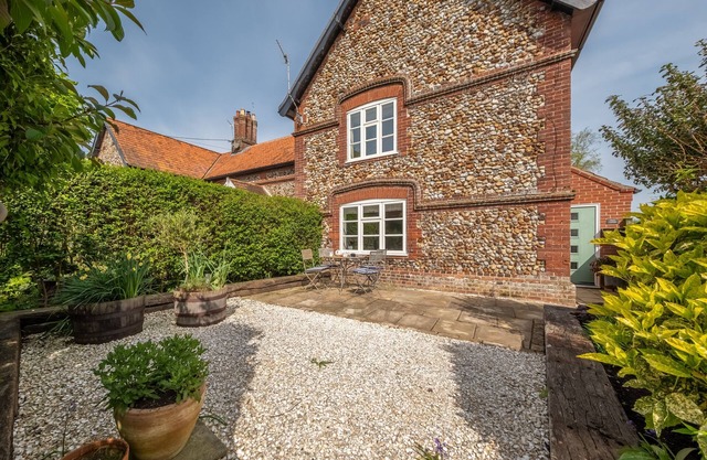 Maison de caractère typique en brique et silex de Norfolk, confortable et confortable
