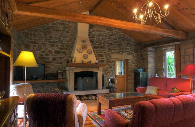 Galice rurale typique, restauré et immobilier spectaculaire de 16 000 m