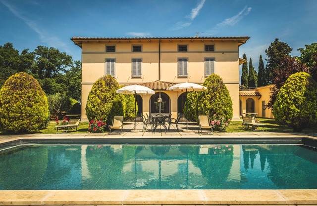 Villa avec piscine privée entre la Toscane et l'Ombrie, près des lacs de Chiusi et de Trasimène. Jar