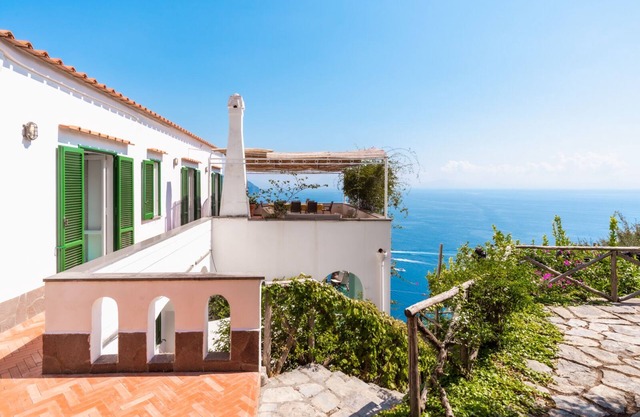 Villa typique à côte unique avec vues sur la mer
