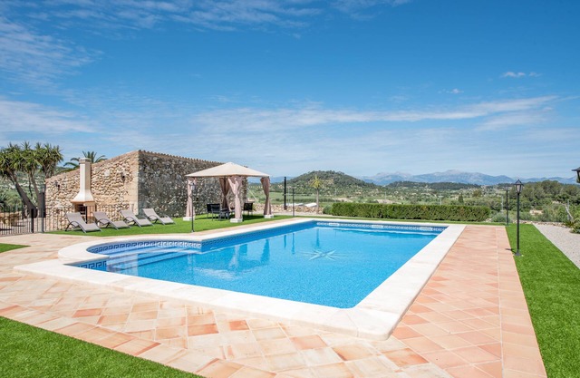Villa typiquement majorquine "S'Era de Son Roig" avec jardin, piscine et Wi-Fi