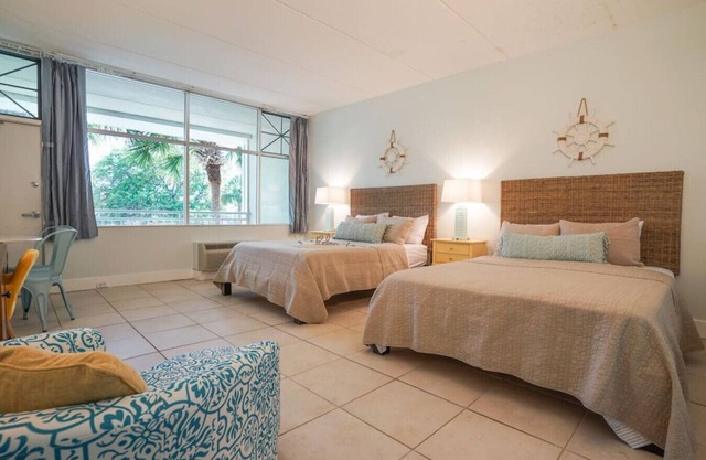 U620-Across the street from beach & amenities! WiFi/Parking. Self Check in!