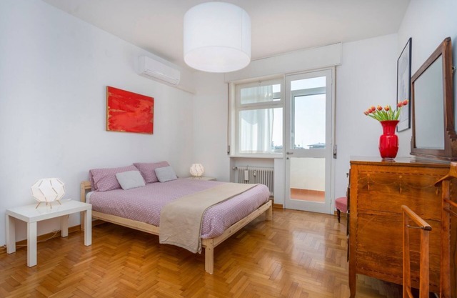 Udine Viale Venezia Huge Red Apartment
