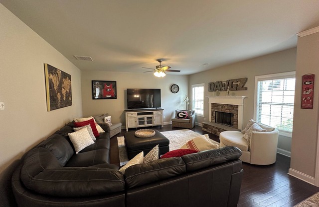UGA College Football Playoff 5 Bedroom DAWG HOUSE!!!