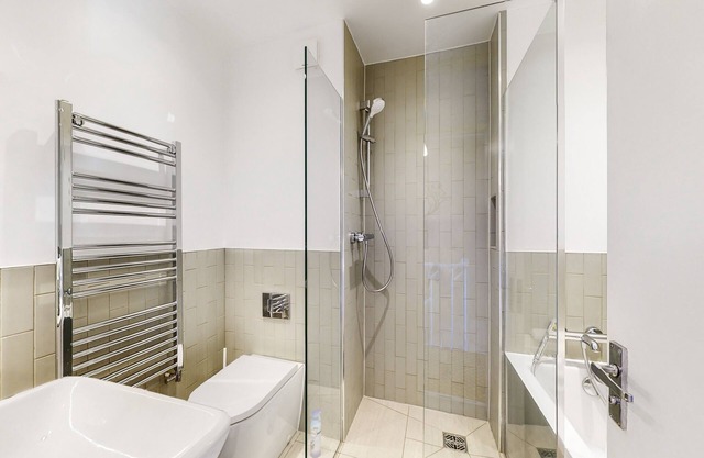 UK.LO.MUN - Charming 2-bedroom maisonette with private garden