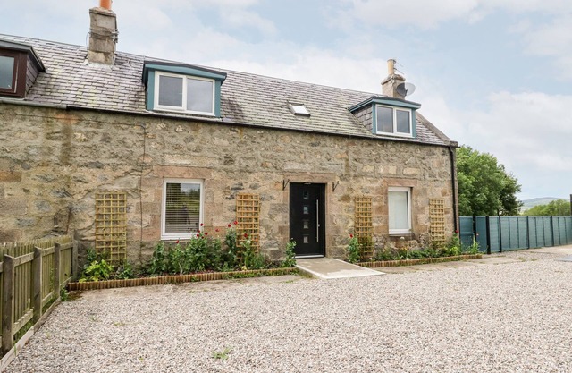 ULLA DHU, family friendly, with a garden in Nethy Bridge