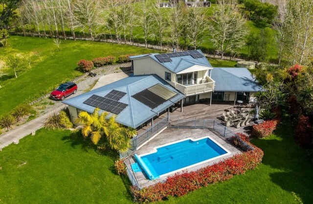 Ultimate 5-Bedroom Rural Poolside Oasis | Auckland