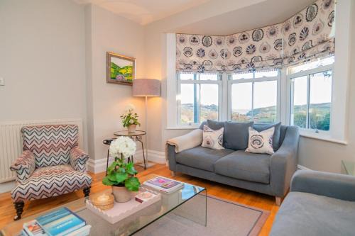 Ultimate Coastal Luxury - 5 Bed, Spacious, Parking, Hot Tub