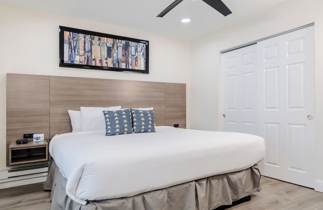 Ultimate Getaway! Spacious Unit, Close to Yampa River Botanic Park, Hot tub, Jacuzzi, Free Shuttle Service!