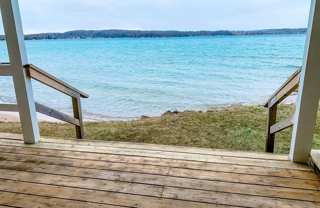 Ultimate Lakefront Getaway: Hot Tub/Boat Dock/& Game Room!