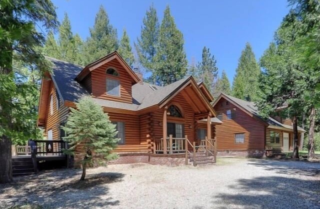 Ultime Lassen House! Cedar Hot Tub! Ruisseau de truite privé! 20 acres de bois!