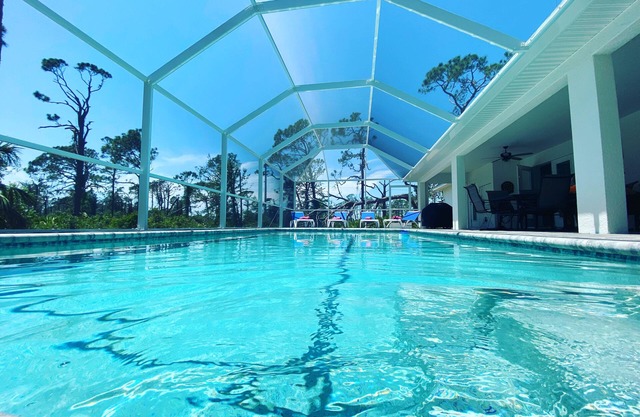 Ultimate Privacy: 3BR/2BA Heated Pool, Screened, Green Belt, No Neighbors