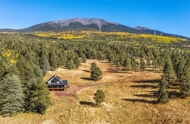 Ultimate Private Mountain Getaway - Off the Grid Chalet!