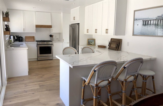 Ultimate SB Lifestyle, Beach vibe, Privacy, Sleeps 8, Newly remodeled