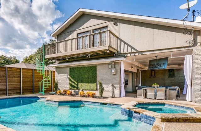Texas House · EXPÉRIENCE ULTIME DANS LE TEXAS AVEC PISCINE ET SPA CHAUFFÉS