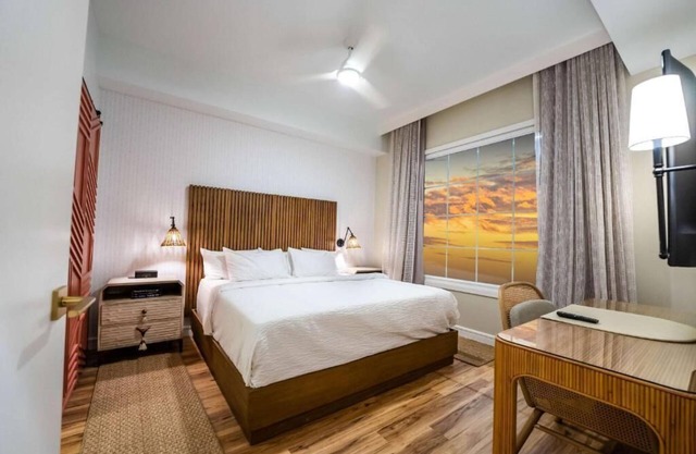 Ultimate Theme Park Haven: Swimming Pool, Free Shuttle & Breakfast, Pets Allowed