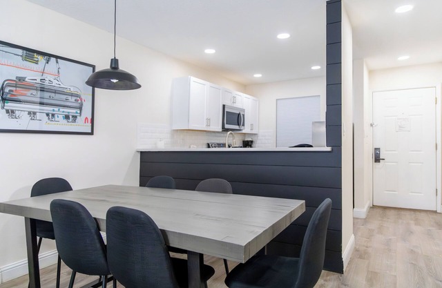 Ultimate Vacation! Three Spacious Units for Families and Groups, Near Gondola, Skiing, Hiking