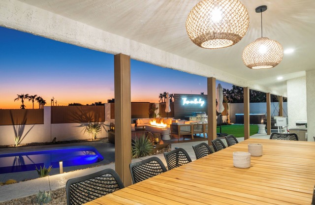 Ultimate Vacay Resort, sleeps 28, 7bd/6bth, pool & spa, pickleball, near marina