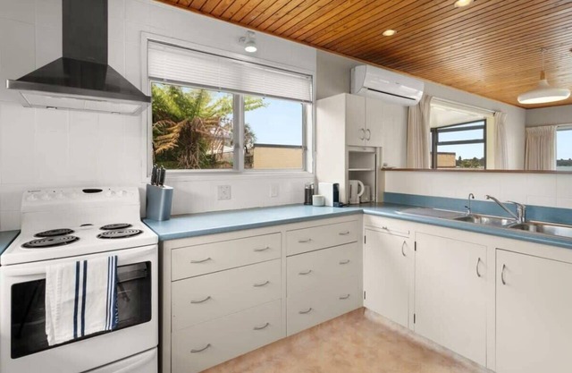 Waterfront Home - Paddle Boarders Paradise