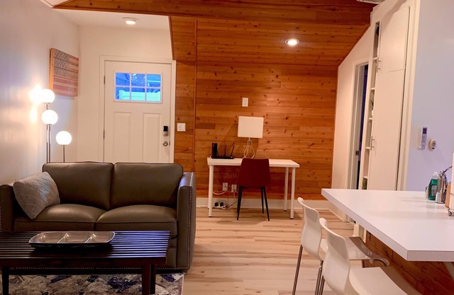 Ultra Contemporary Guest Suite situé au coeur de Sherman Oaks