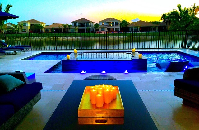 Ultra Luxury 6 étoiles Executive Waterfront Home! Chic européen! Piscine privée et spa