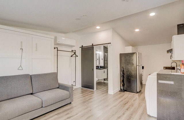 ULTRA LUXURY STUDIO 2 BLOCKS OFF LAS VEGAS BLVD
