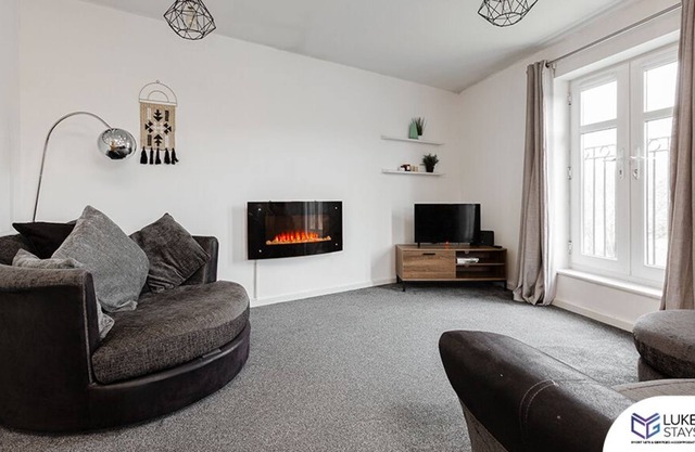 Ultra-modern 2-Bedroom Apartment with Parking