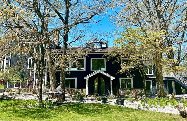 Ultra Secluded mountaintop mansion amazing views-hot tub-arcade