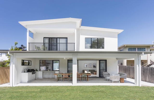 New Beach House - Uma on Werri (Heated pool/spa, opp beach, playroom) *Special*