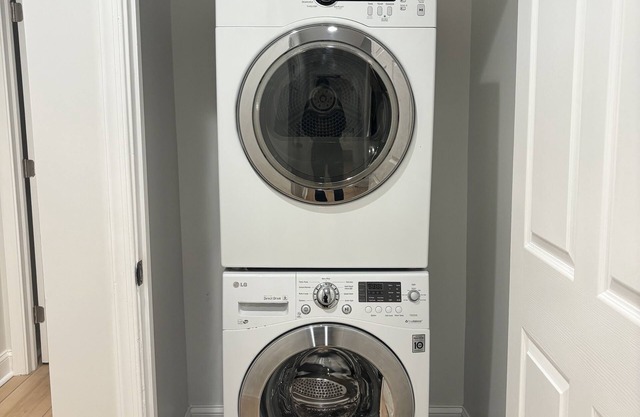 UMMC, Stadiums, Convention Center - 2Bed2.5 Bath Ensuite