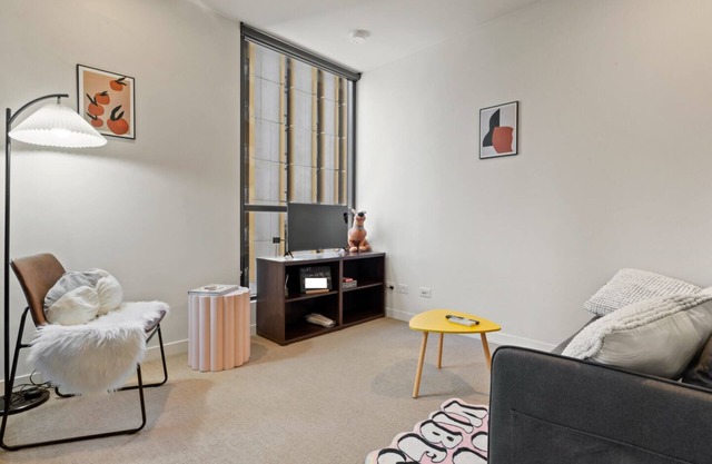 Unbeatable Location - Sleek 1BR Melbourne Central