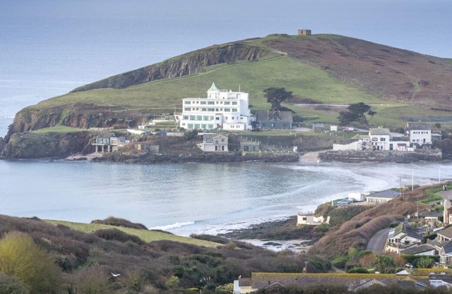 Unbeatable views! 2 bed apartment, Burgh Island on the beach!