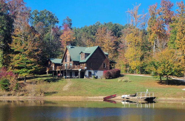 Underwood Home avec 40 acres, foyer et lac privé