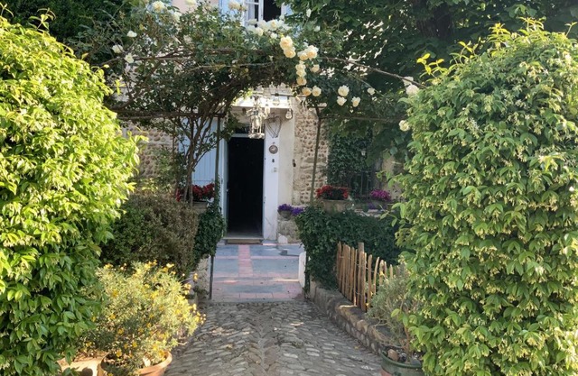 Une Maison dans un Mas