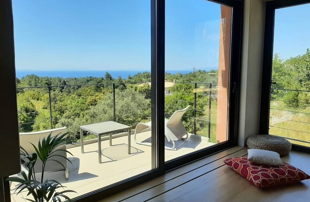 Une Villa avec confort et vue, juste à côté de la mer et la montagne