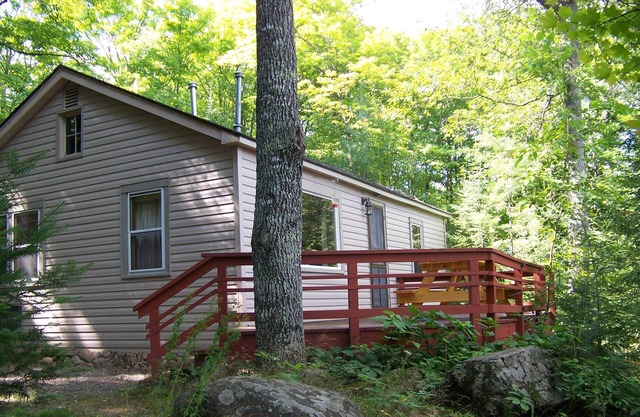 Unforgettable "Fishing Paradise" Cottage on LVD Lake