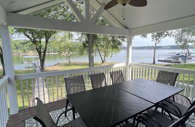 Amazing views, Lake Front Home! 1 30' boat slip, great for families & fishermen