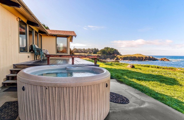 Accueil front de mer avec vue spectaculaire et bain à remous privé!