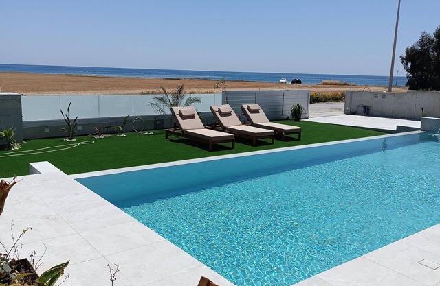 Unic 4 bedrooms beach villa Big private pool Juccuzy Barrel sauna Sea view