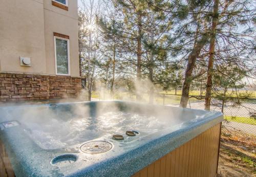 Union Cove in Salt Lake with Secluded Privacy