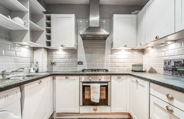 Flat 5, 4 Tay Street EDINBURGH · Stunning Artistic Hideout Perfect for family!