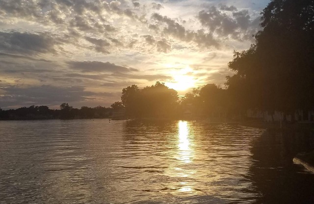 Unique 3 BR, 2 BR Waterfront Home / Escapade à Syracuse, Indiana
