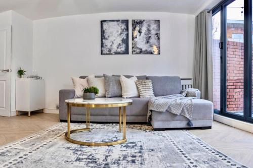 Unique 3BD Flat King Size Bed