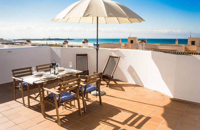 Appartement unique sur la plage avec terrasse et vues spectaculaires sur la mer